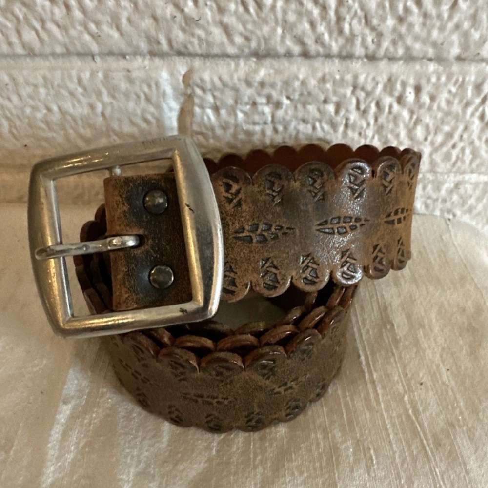 Vintage GAP MADE IN ITALY Buckle Brown Tooled Floral Leather Belt Medium - Picture 4 of 5